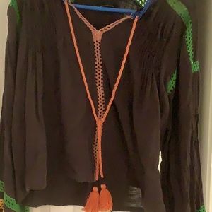 Fun fall colors! Women’s Urban Outfitters long puffy sleeve top size S-P